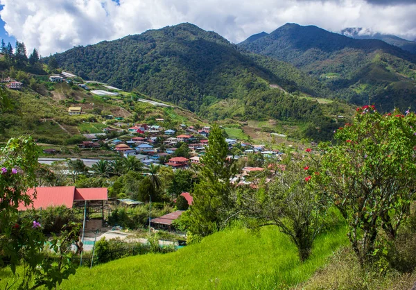 Vista Panorâmica Cidade Kundasang Perto Famoso Parque Nacional Kinabalu Sabah — Fotografia de Stock