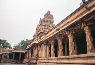 Airavatesvara Tapınağı, Hindistan 'ın güneyindeki Tamil Nadu eyaletinin Kumbakonam eyaletinin Darasuram kasabasında bulunan bir Hint mimari tapınağıdır.