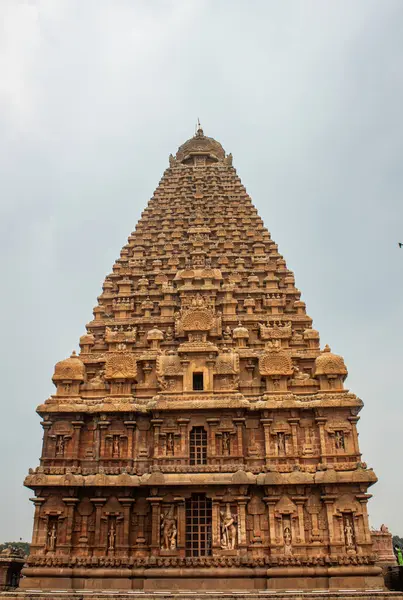 Thanjavur Büyük Tapınağı 'nın ana kulesi (Tamil dilinde Thanjai Periya Kovil olarak da bilinir)).