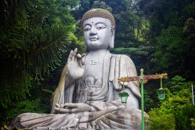 Genting Highlands, Pahang, Malezya 'daki Chin Sweet Mağara Tapınağı' ndaki büyük Buda heykeli..