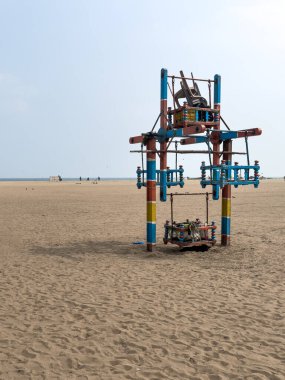 Marina sahilinde küçük bir feribot çarkı, Chennai, Tamil Nadu