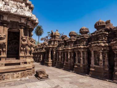 Kailasanathar Tapınağı aynı zamanda Kailasanatha tapınağı, Kanchipuram, Tamil Nadu, Hindistan olarak da bilinir. Bu bir Pallava dönemi tarihi Hindu tapınağı..