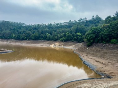 Low water storage in the Kundala dam (also known as Setuparvatipuram Dam), built on Muthirapuzha River, Idukki district in Kerala, India. It is a major tourist destination near Munnar clipart