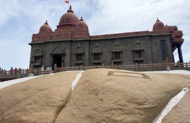 Kanyakumari, Tamil Nadu, Hindistan - 07 Ekim 2024: Kanyakumari, Tamil Nadu 'daki bir anıt ve popüler turizm merkezi olan Vivekananda Kaya Anıtı
