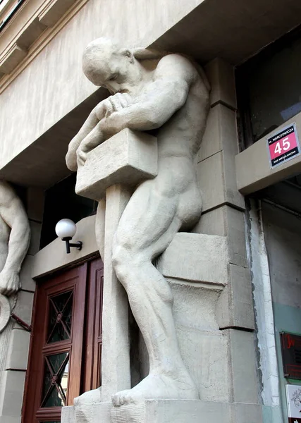 Atlantes Sculptures Adorning Portal 1930S Landmark Building Kamienica Pod Atlasami — Stock Photo, Image