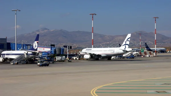 Lot Boeing 737 Aegean Airlines Airbus A320 232 Presso Terminal — Foto Stock