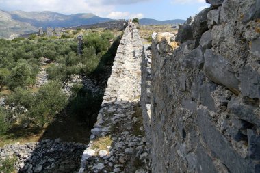 Kelefa Kalesi 'nin duvarları ve kuleleri, 17. yüzyıl Osmanlı kalesi, Oitylo, Mani Yarımadası, Yunanistan - 5 Ekim 2010