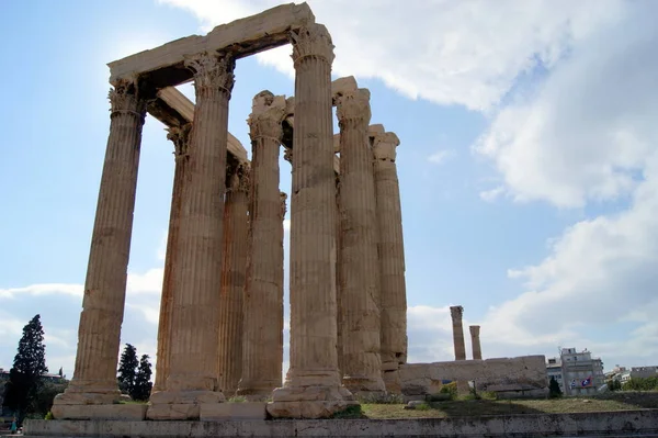 Kolossala Korintiska Kolumner Temple Olympian Zeus Vid Den Arkeologiska Platsen — Stockfoto