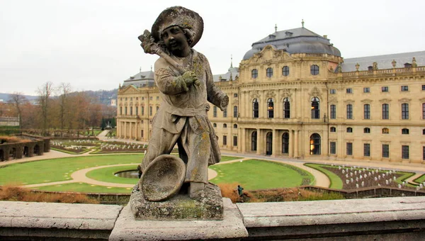 Socha Putta Pasteveckém Kostýmu Dvorní Zahrady Residenzu Barokní Palác Knížete — Stock fotografie