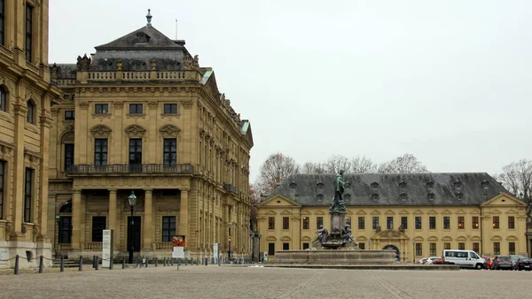 Residenzplatz Πλακόστρωτη Πλατεία Μπροστά Από Αρχιεπισκοπικό Μέγαρο Ζοφερή Απογευματινή Θέα — Φωτογραφία Αρχείου