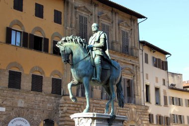 Rönesans dönemi binicilik heykeli I. Cosimo Medici, 1594 yılında Piazza della Signoria, Floransa, İtalya - 29 Temmuz 2015