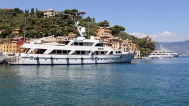 STRANGELOVE lüks motor yatı şehrin limanı Portofino, Liguria, İtalya - 3 Ağustos 2015