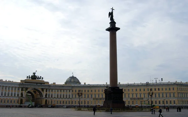 Palace Square Gloomy Cloudy Day Scene Alexandrian Column Foreground General — Stock Photo, Image