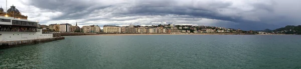 Vista Panorâmica Beira Mar Baía Concha Com Nuvens Tempestuosas Donostia — Fotografia de Stock