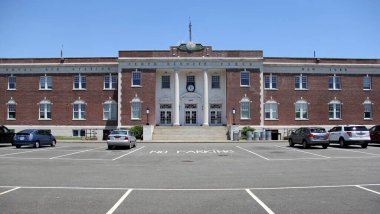 Floyd Bennett Field, eski ana terminal ve kontrol kulesinin Art Deco binası, şehrin ön cephesi, New York, New York, New York, ABD - 13 Haziran 2022