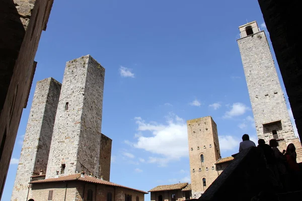 Średniowieczne Wieże Widok Piazza Del Duomo Lewej Prawo Torri Dei — Zdjęcie stockowe