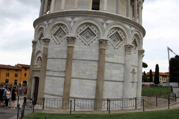 Torre Inclinada Pisa Friso Columnas Base Torre Pisa Italia Agosto —  Fotos de Stock