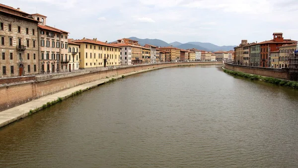 Arno River Pohled Proti Proudu Mostu Solferino Bridge Pisa Itálie — Stock fotografie