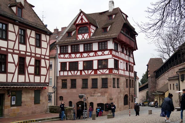 Albrecht Dürer Haus Straßenszene Der Altstadt Mit Malerischen Fachwerkhäusern Nürnberg — Stockfoto