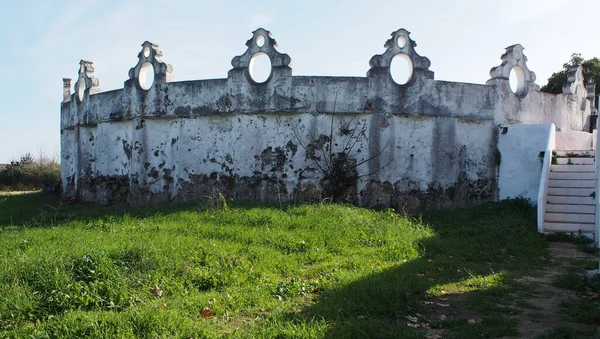 17世纪米特拉牧民的蓄水池 带有巴洛克建筑元素 通往葡萄牙埃武拉Alentejo的圆形步行道 2021年12月19日 — 图库照片