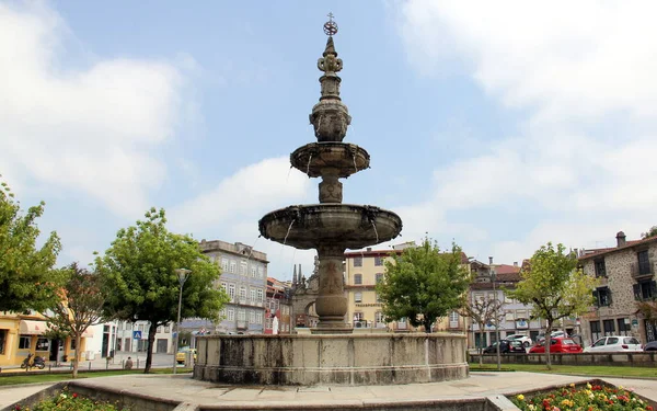 Fonte Água Moda Antiga Praça Jardim Beira Centro Histórico Cidade — Fotografia de Stock