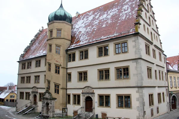 旧体育馆的复兴建筑 建于1589年 有楼梯塔和洋葱穹顶 德国罗森堡 都伯尔市 2023年2月6日 — 图库照片