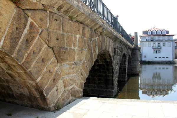 Ponte Romana Imperador Trajano Atravessando Rio Tamega Arcos Pedra Perto — Fotografia de Stock