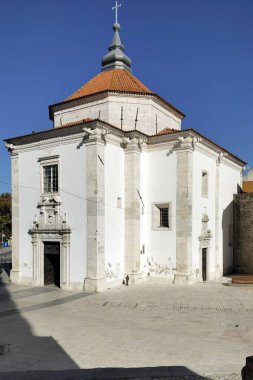 Dindar Meryem Ana Kilisesi, 17. yüzyılda inşa edilmiş ve Mannerizm ve Barok stilleriyle süslenmiş, Katedral, Santarem, Portekiz - 21 Kasım 2023