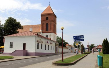 17. yüzyılın başlarında dikilen St. Nicholas Kilisesi, Rönesans ve Barok mimari anıtı, Mir, Hrodna Bölgesi, Belarus - 1 Temmuz 2012