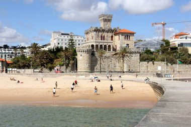 Forte da Cruz, 17. yüzyılda inşa edilmiş, şu anda bir etkinlik mekanı, Tamariz Sahili, Estoril, Portekiz - 18 Mayıs 2024