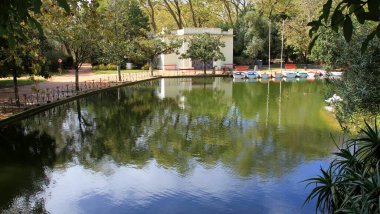 1. Dom Carlos, Caldas da Rainha, Portekiz 'de 9 Ekim 2024' te kürek çekilen gölet.