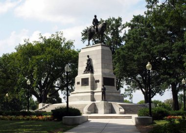 General William Tecumseh Sherman Anıtı, Başkan Park 'ın bir bölümü olan Sherman Plaza' da 5 Eylül 2015 'te açıldı.