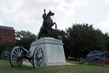 Andrew Jackson 'ın binicilik heykeli, Clark Mills tarafından 1853 yılında, Lafayette Meydanı' nın merkezinde, Washington, DC, ABD - 5 Eylül 2015