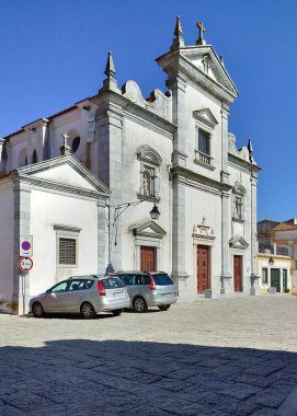 Büyük Aziz James Katedrali, 1590 'da inşa edildi, şehir meydanının ön cephesi, Beja, Portekiz - 28 Mart 2025