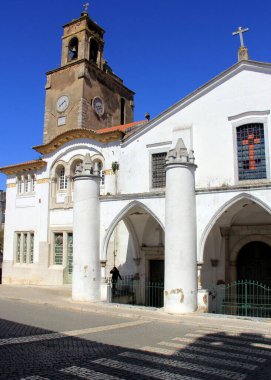 Torre dos Sinos e do Relgio, Çan ve Saat Kulesi Santa Maria da Feira Kilisesi, Largo de Santa Maria, Beja, Portekiz - 28 Mart 2025