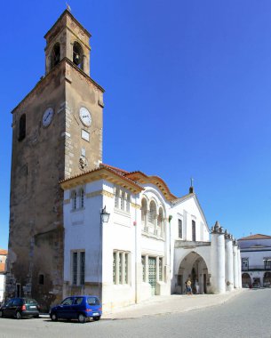 Torre dos Sinos e do Relgio, Çan ve Saat Kulesi Santa Maria da Feira Kilisesi, Largo de Santa Maria, Beja, Portekiz - 28 Mart 2025
