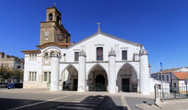 Torre dos Sinos e do Relgio, Çan ve Saat Kulesi Santa Maria da Feira Kilisesi, Largo de Santa Maria, Beja, Portekiz - 28 Mart 2025