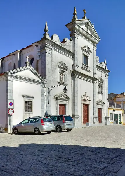 Büyük Aziz James Katedrali, 1590 'da inşa edildi, şehir meydanının ön cephesi, Beja, Portekiz - 28 Mart 2025