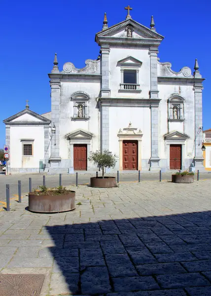 Büyük Aziz James Katedrali, 1590 'da inşa edildi, şehir meydanının ön cephesi, Beja, Portekiz - 28 Mart 2025