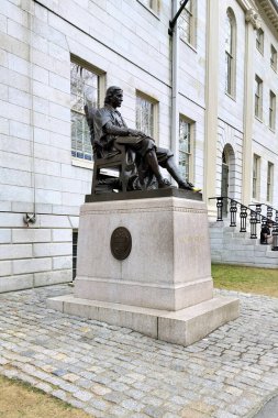 John Harvard 'ın bronz heykeli, Daniel Chester French tarafından 1887' de Harvard Üniversitesi, Cambridge, MA, ABD 'de yaratıldı - 18 Nisan 2025