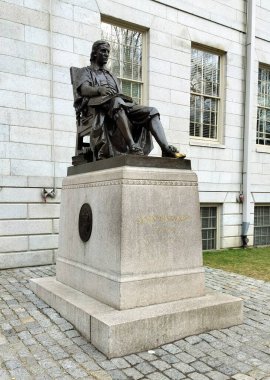 John Harvard 'ın bronz heykeli, Daniel Chester French tarafından 1887' de Harvard Üniversitesi, Cambridge, MA, ABD 'de yaratıldı - 18 Nisan 2025