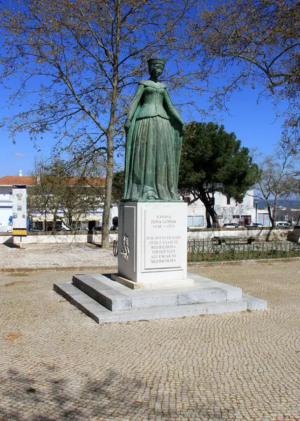 Kraliçe Eleanor 'un 28 Mart 2025' te Beja, Portekiz Bölge Müzesi 'ndeki heykeli.