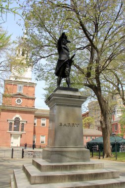 Tuğamiral John Barry Heykeli, Independence Meydanı, Philadelphia, PA, ABD - 20 Nisan 2025