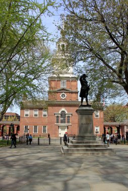 Tuğamiral John Barry Heykeli, Independence Meydanı, Philadelphia, PA, ABD - 20 Nisan 2025