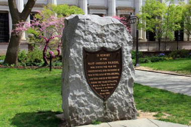 Washington Square Park, Devrimci Savaş Esirleri Anıtı, Philadelphia, PA, ABD - 20 Nisan 2025
