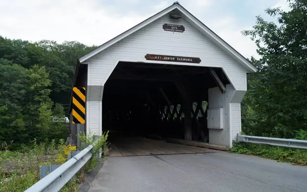 Batı Dummerston Kapalı Köprüsü, 1872 'de Dummerston, Vermont' ta inşa edildi - 20 Temmuz 2025