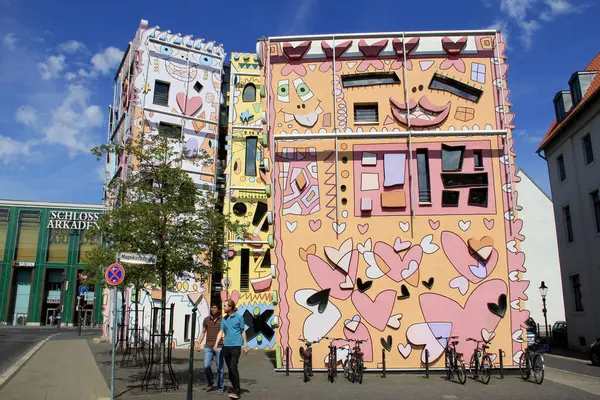 Mutlu Rizzi Evi, Amerikalı pop sanatçısı James Rizzi, Braunschweig, Almanya - 30 Nisan 2012