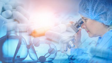 Laboratuvardaki bilim adamlarının ya da araştırmacıların laboratuvar camları ve ilaç kapsülleri ile mikroskop örtüsü kullanarak araştırma ve geliştirme geçmişleri.