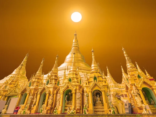 Shwedagon Pagoda Yangon Myanmar Güneşin Doğuşuyla Ünlü Kutsal Mekan Turistik — Stok fotoğraf