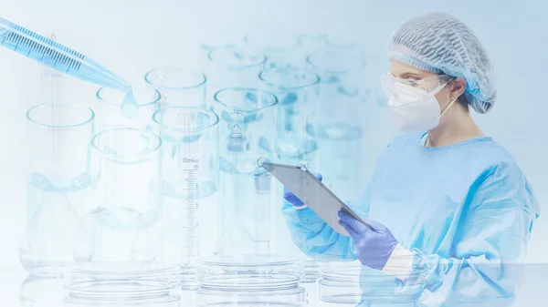 Bilimadamı Kimyager Araştırmacının Bilimsel Araştırma Geçmişi Laboratuvar Bardaklarıyla Örtüşen Tablet — Stok fotoğraf